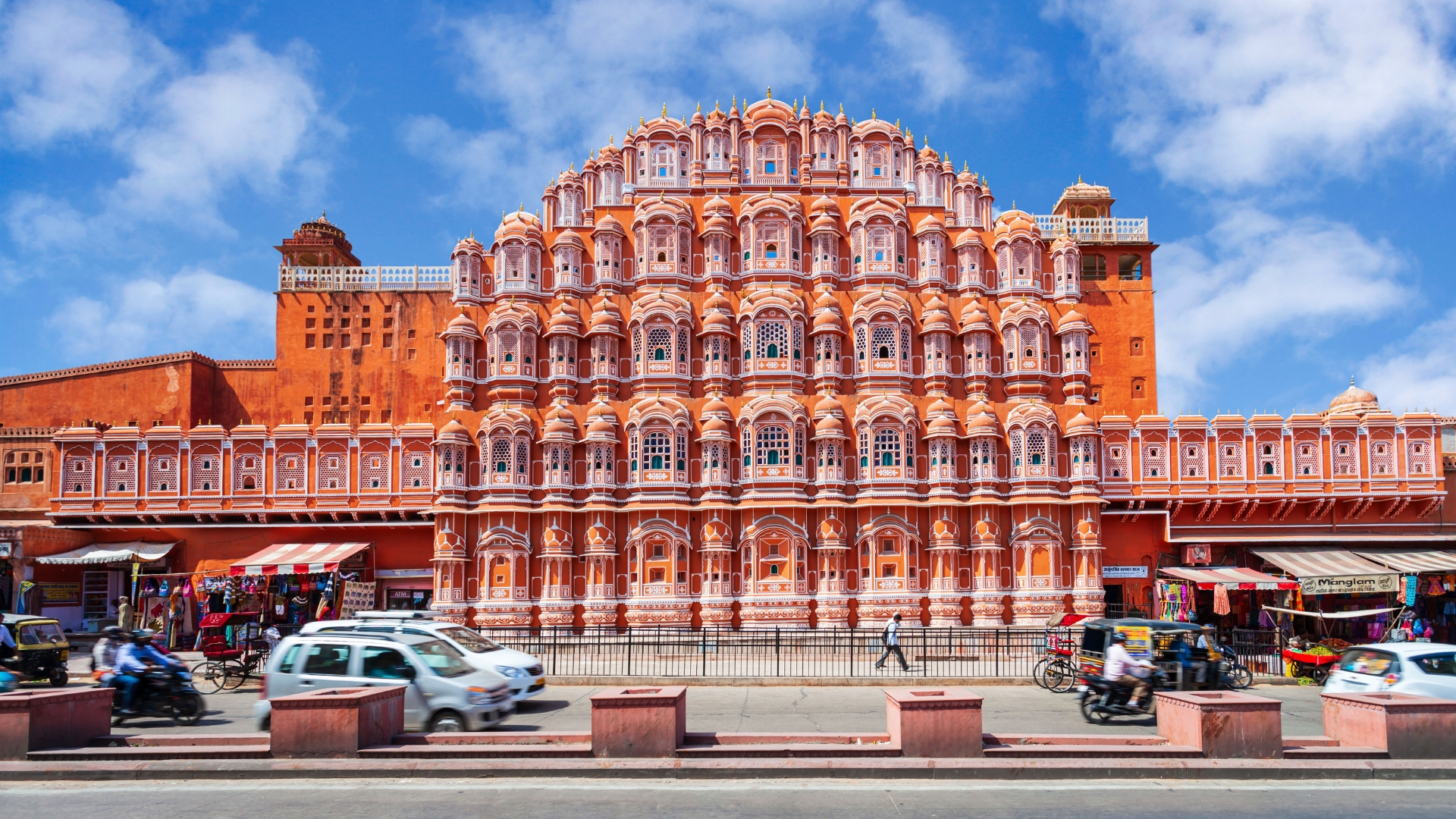 Hawa Mahal Palace in Jaipur Rajasthan - Sightseeing tours by Indian Jeep Safari